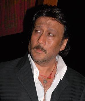 Jackie Shroff shifts near Salman and Shah Rukh Khan